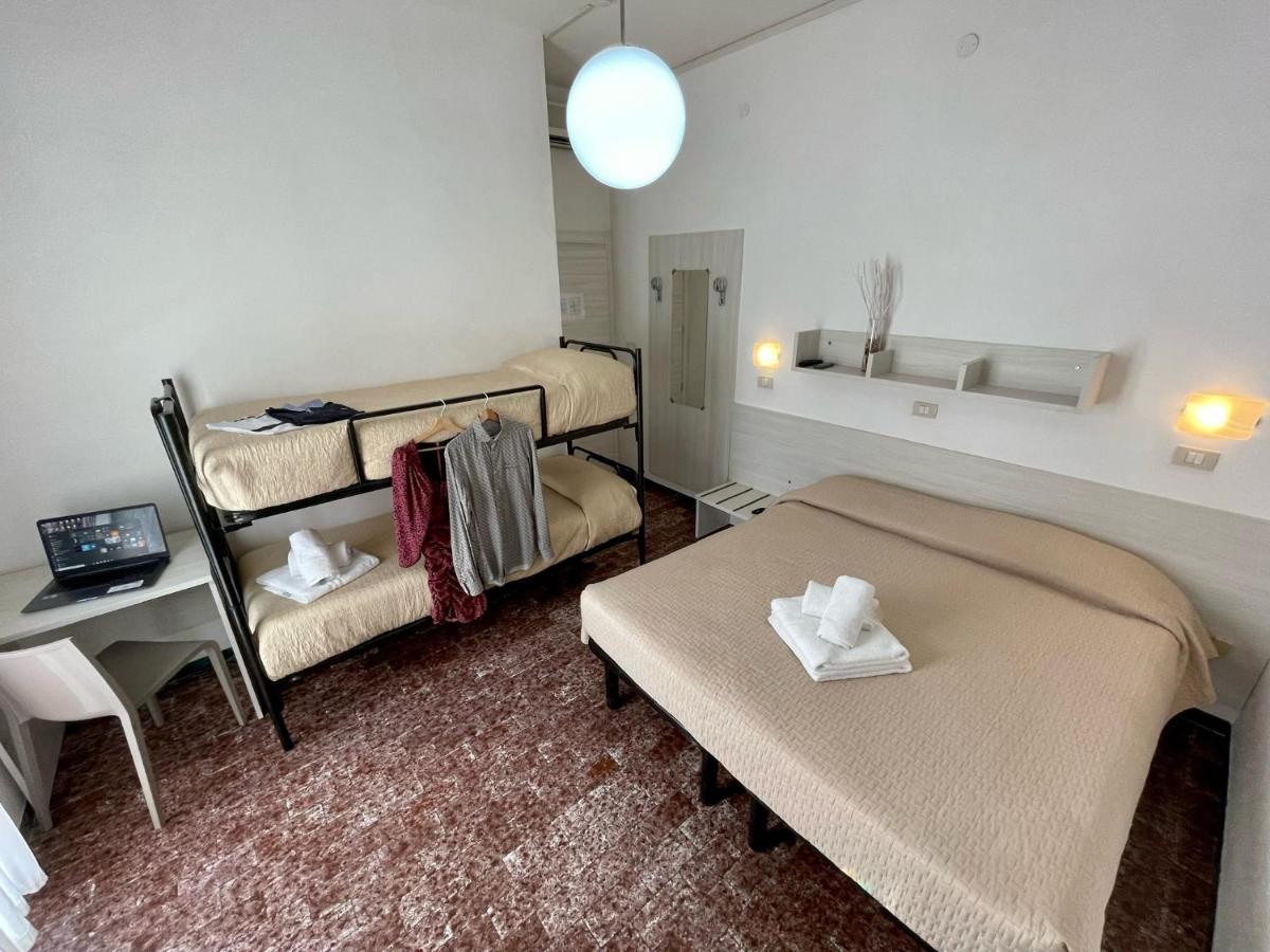 Hotel Napoleon Riccione Bagian luar foto