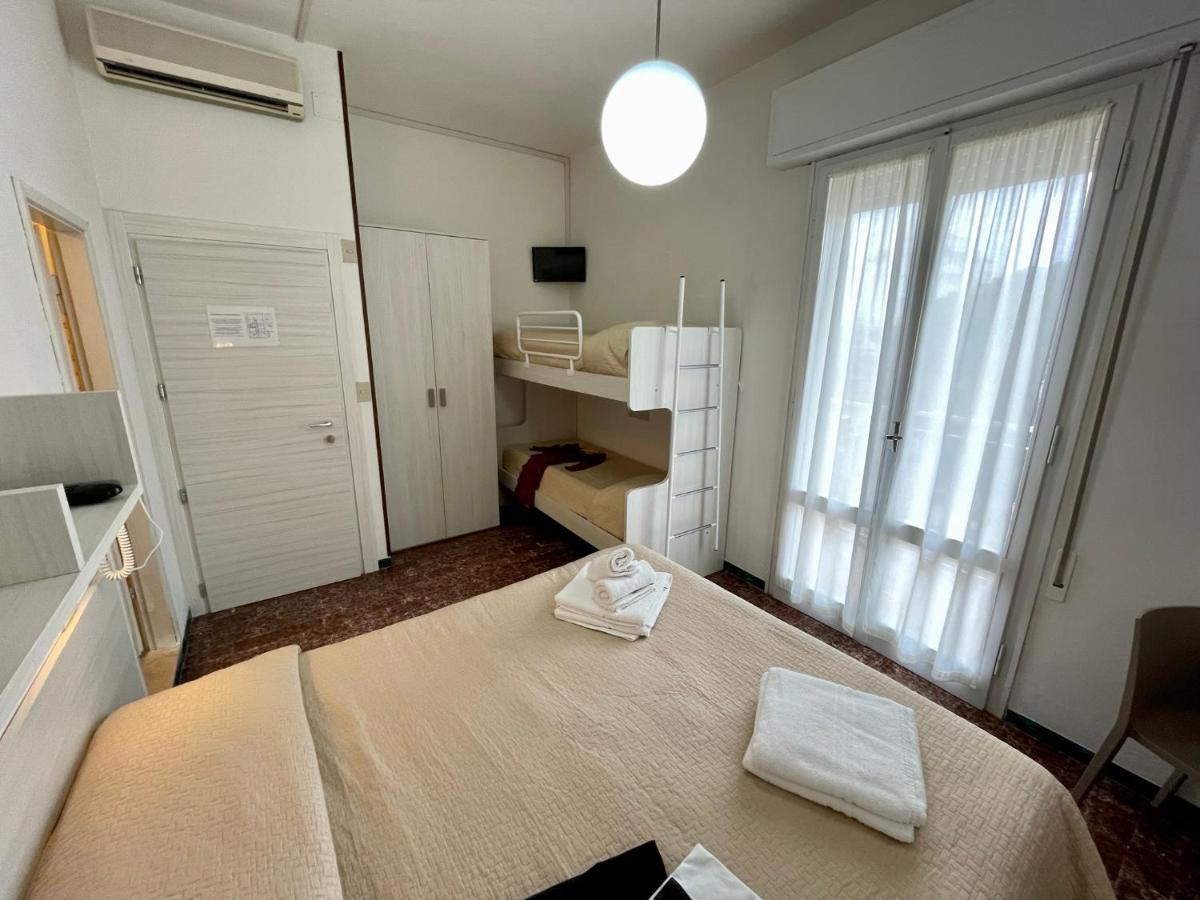 Hotel Napoleon Riccione Bagian luar foto