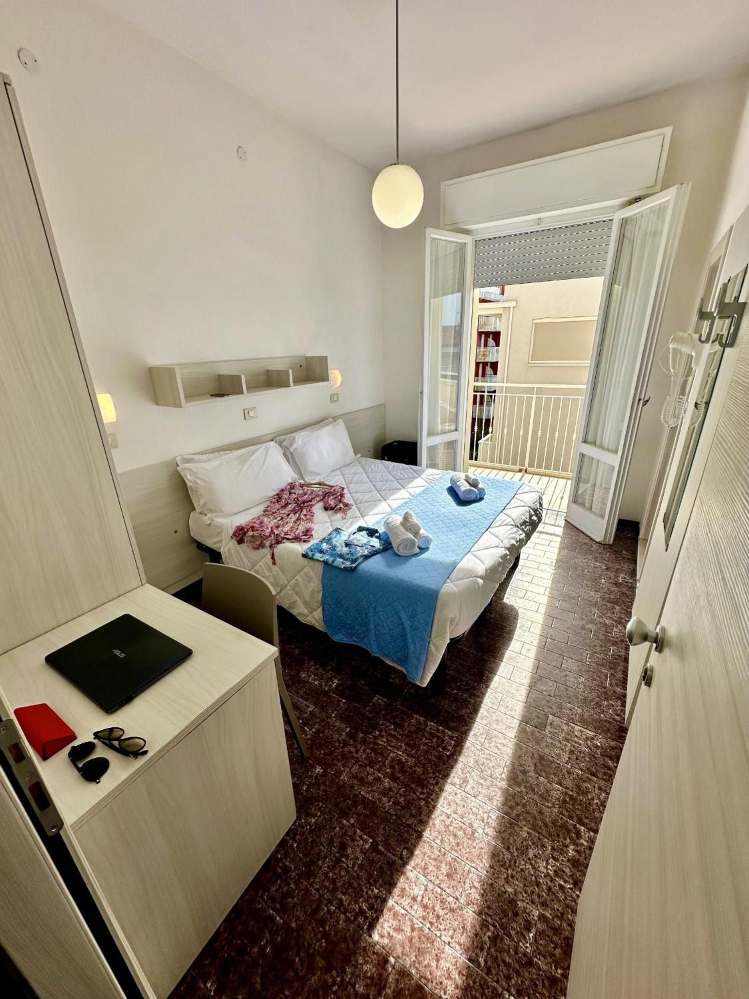 Hotel Napoleon Riccione Bagian luar foto