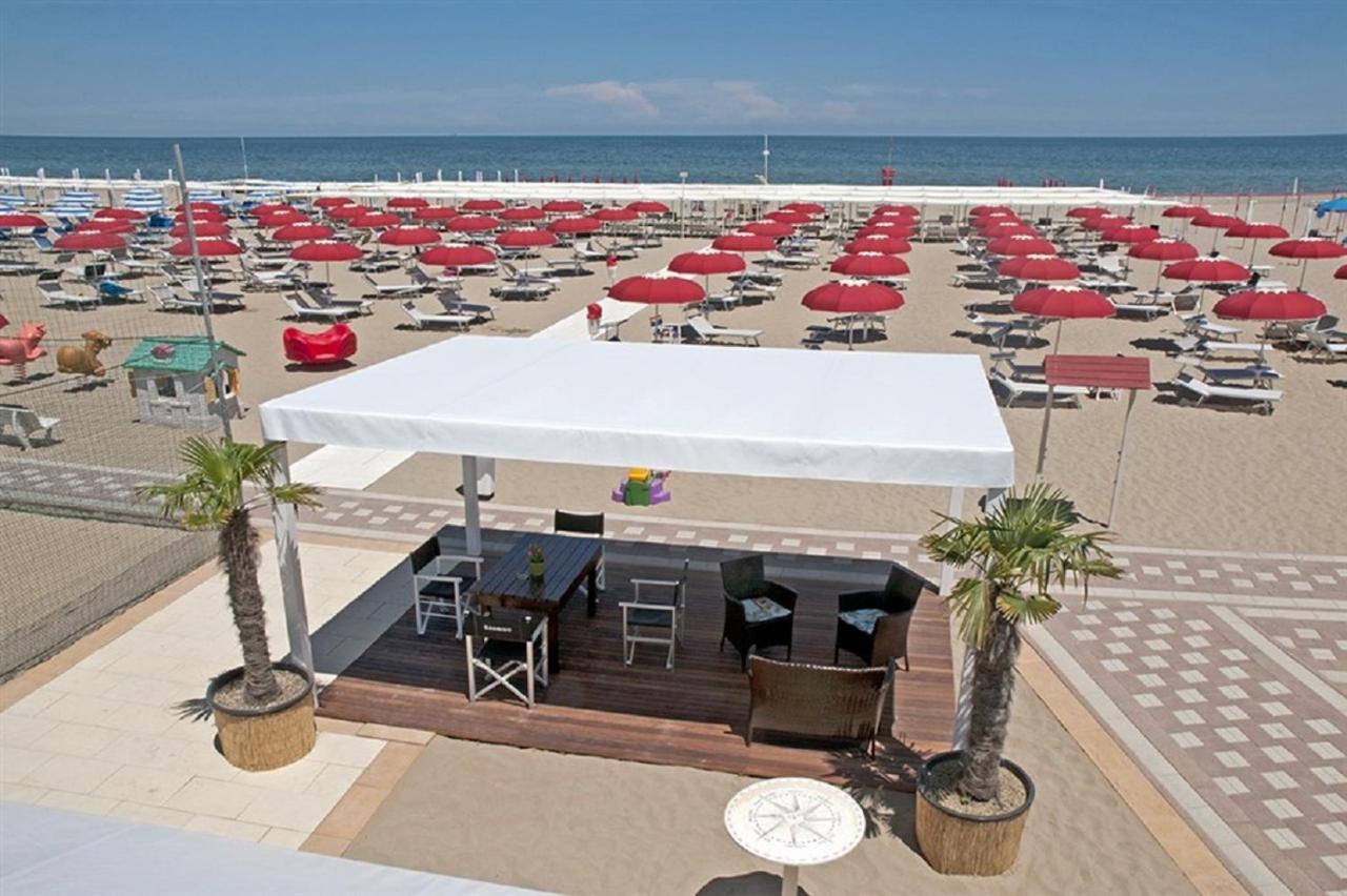 Hotel Napoleon Riccione Bagian luar foto