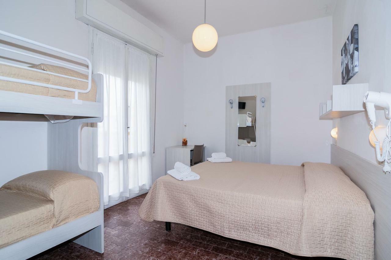 Hotel Napoleon Riccione Bagian luar foto