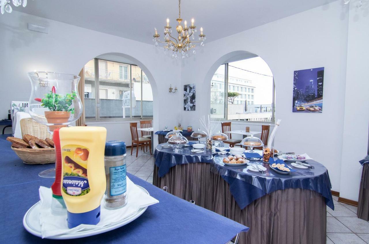 Hotel Napoleon Riccione Bagian luar foto