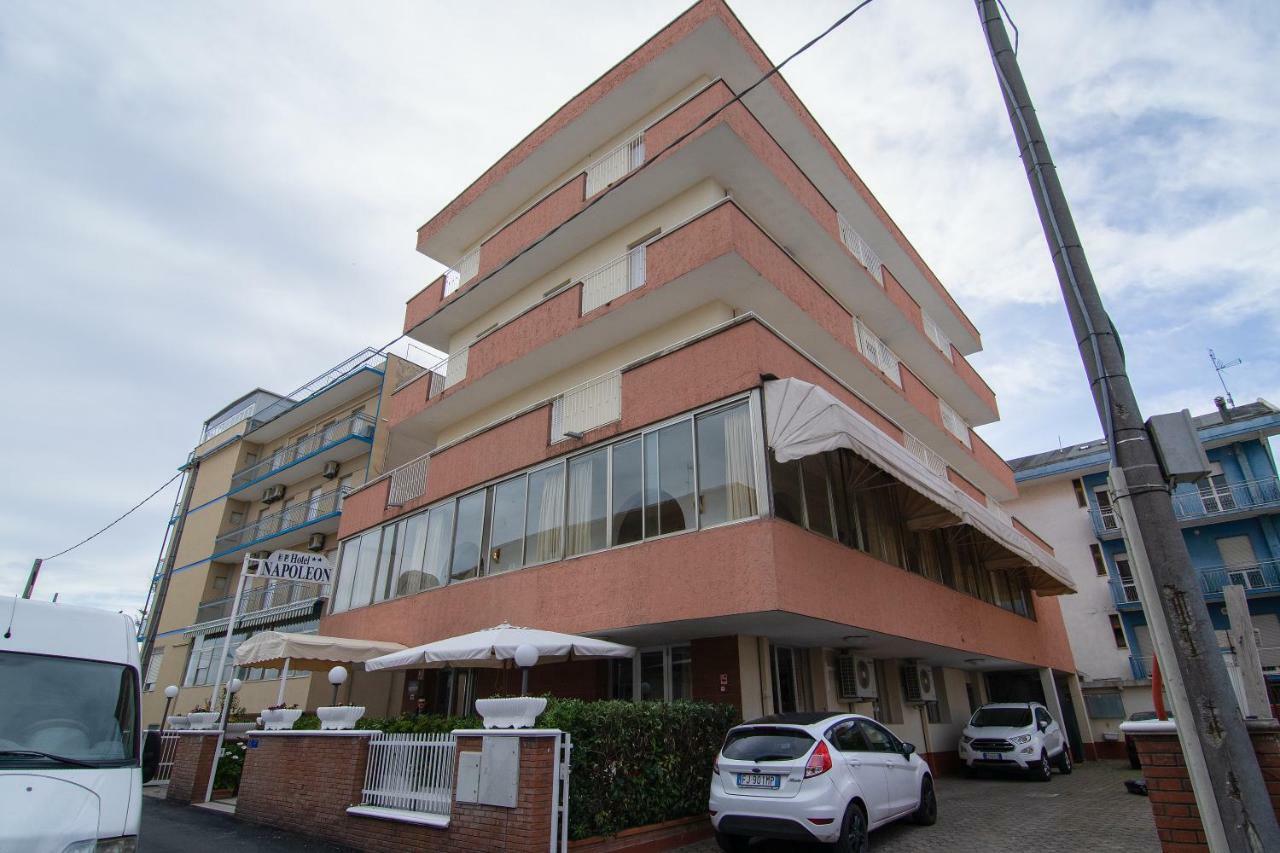 Hotel Napoleon Riccione Bagian luar foto