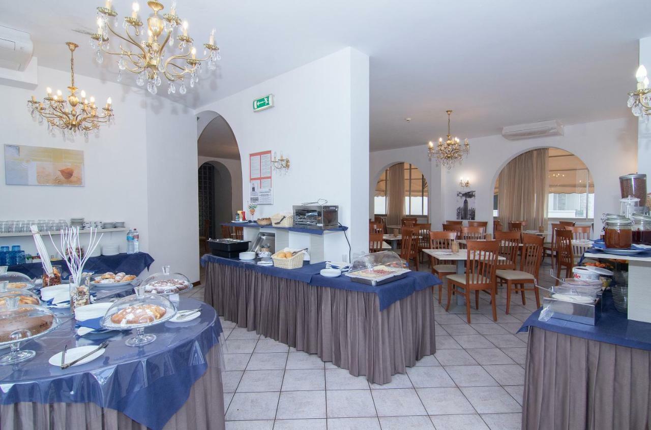 Hotel Napoleon Riccione Bagian luar foto