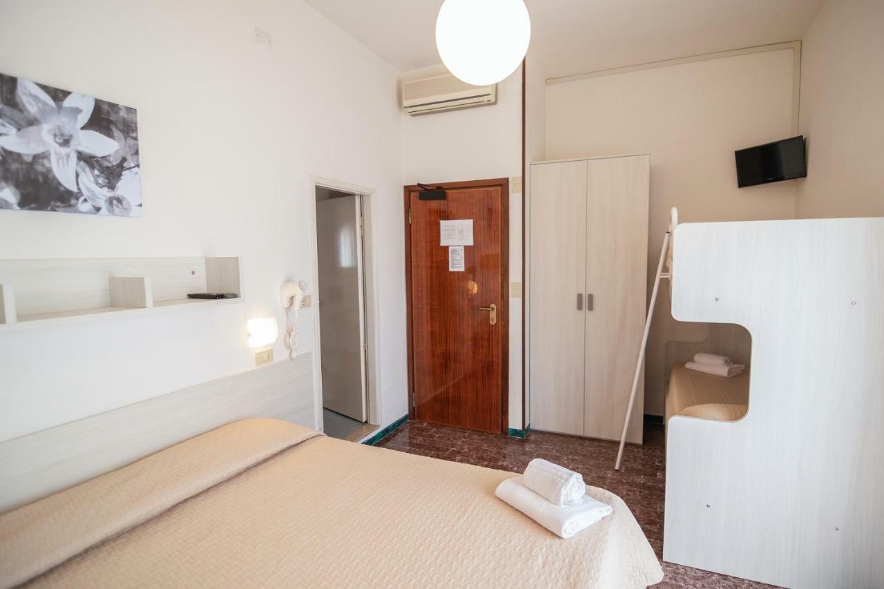 Hotel Napoleon Riccione Bagian luar foto