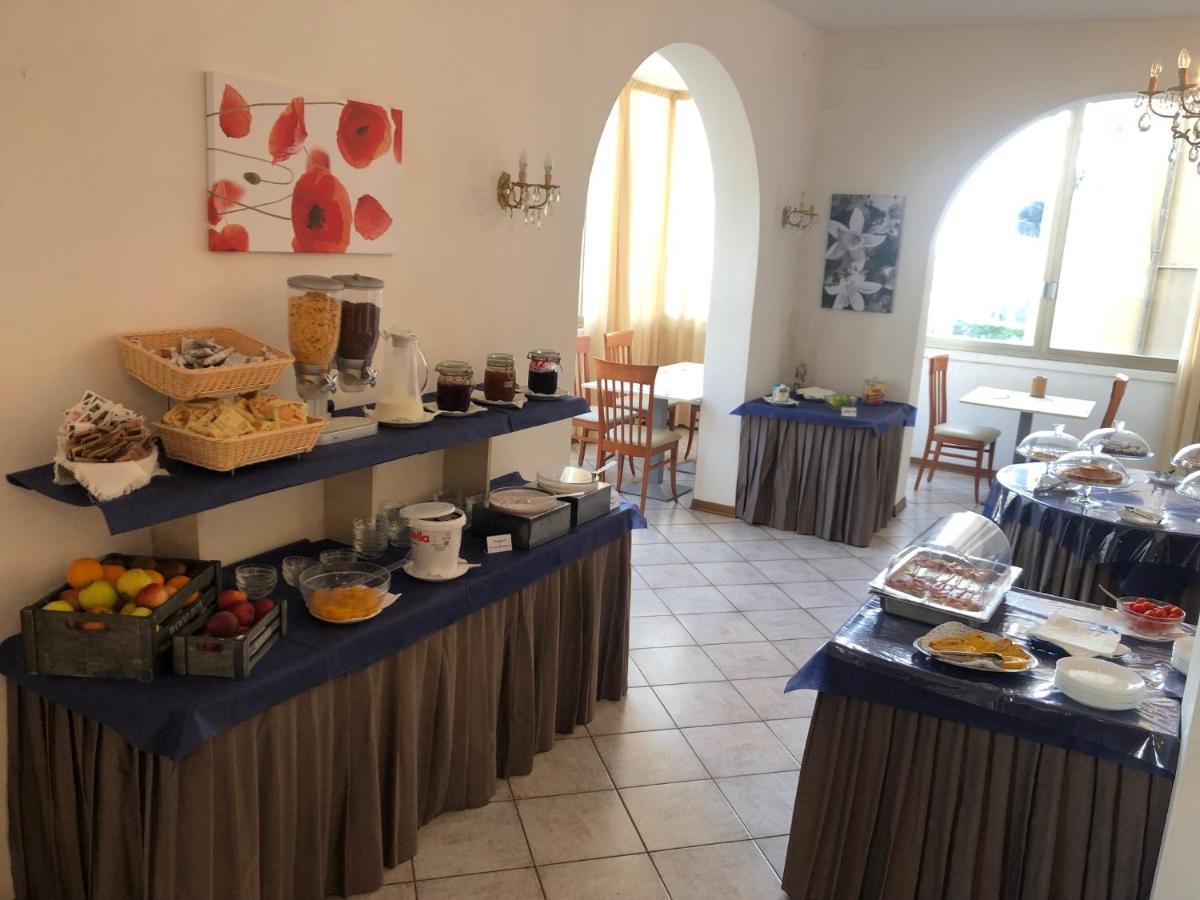Hotel Napoleon Riccione Bagian luar foto