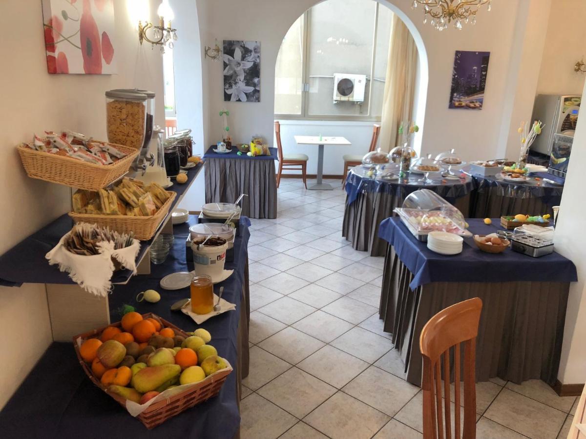 Hotel Napoleon Riccione Bagian luar foto