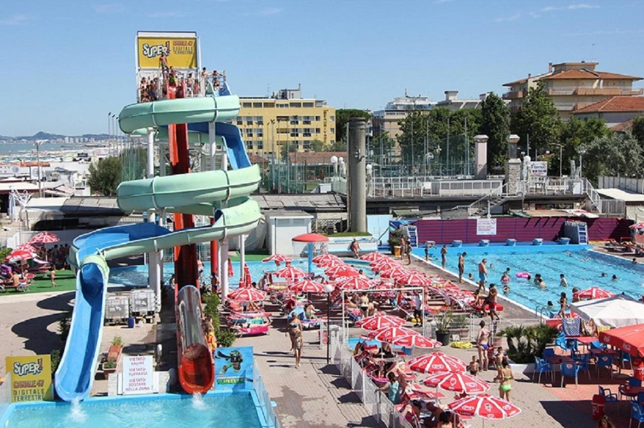 Hotel Napoleon Riccione Bagian luar foto