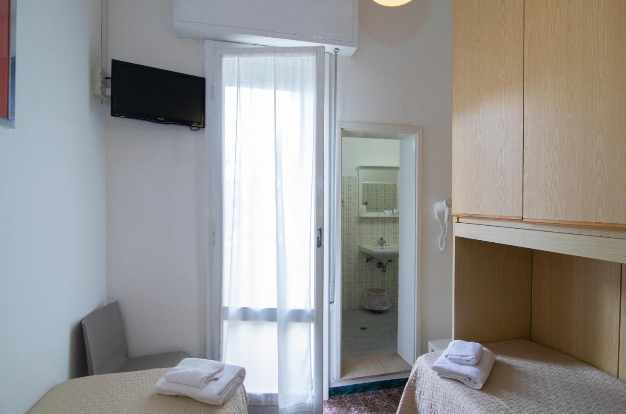Hotel Napoleon Riccione Bagian luar foto